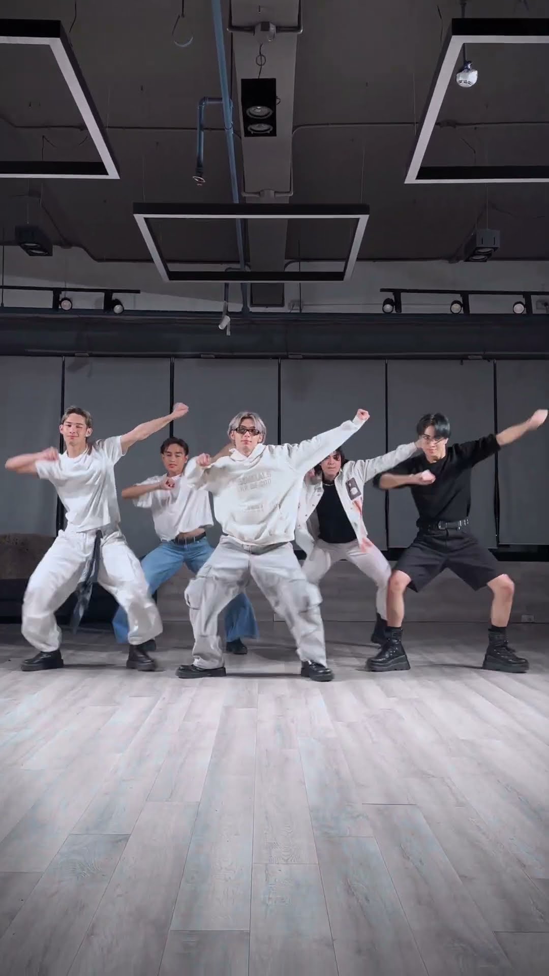 bruno bruno pa rin hanggang new year! ✨ #VXON #PPOP #group #fyp #fypviralシ #dancechallenge